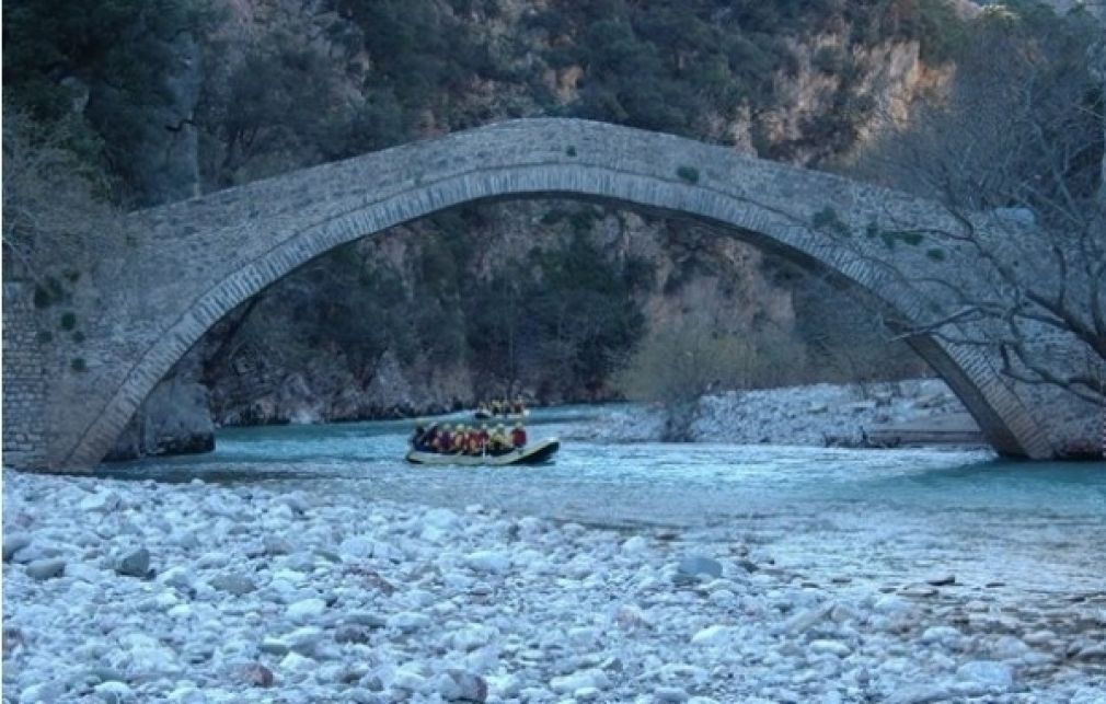 &Gamma;&iota;&alpha; &sigma;&pi;&omicron;&rho; &pi;&epsilon;&rho;&iota;&pi;έ&tau;&epsilon;&iota;&alpha;&sigmaf; &sigma;&tau;&eta;&nu; &Epsilon;&upsilon;&rho;&upsilon;&tau;&alpha;&nu;ί&alpha;
